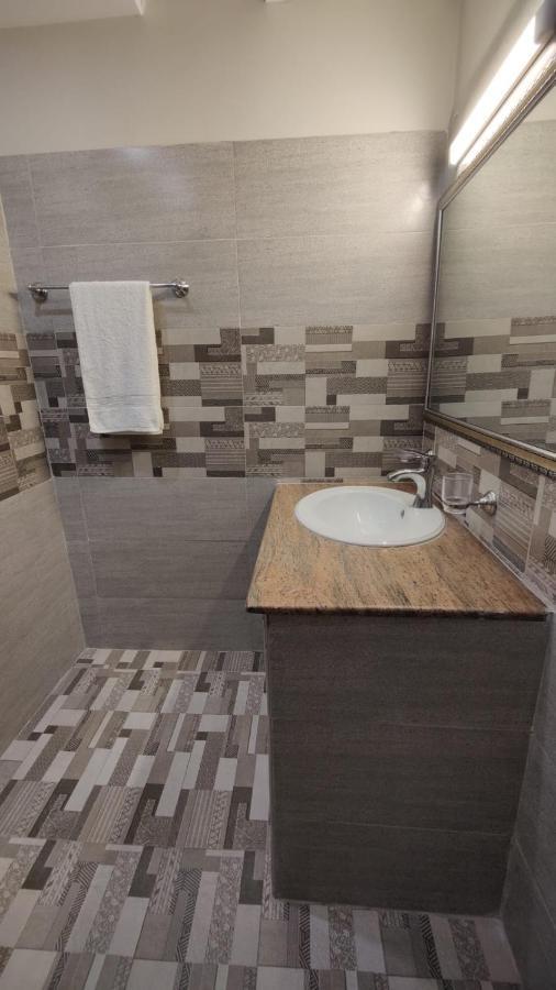 Hotel White Season Gulberg Lahor Dış mekan fotoğraf